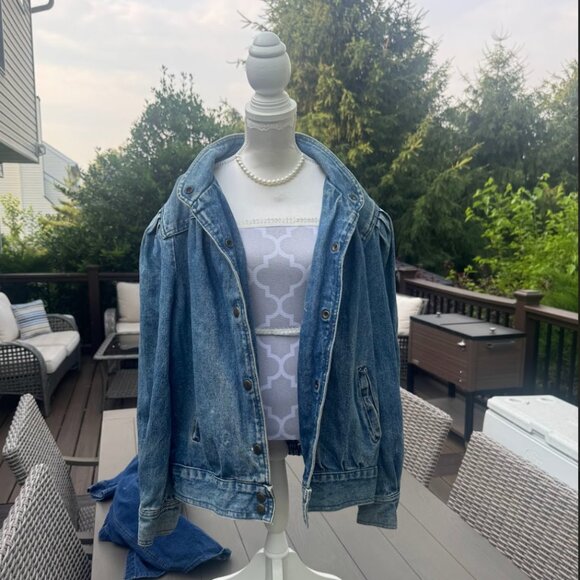 Vintage Pleated Shoulder Denim Jacket (Fits M) Classic washed denim jacket with - Picture 1 of 5